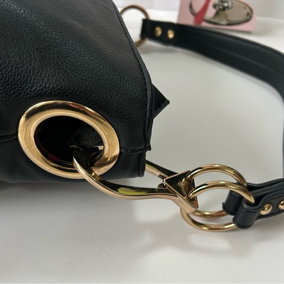 Elegant Black Faux Leather Shoulder Bag - Picture 6 of 13